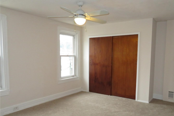 Bedroom - Manayunk 4 bedroom 2 bath - near St Joe's and Jeff U House