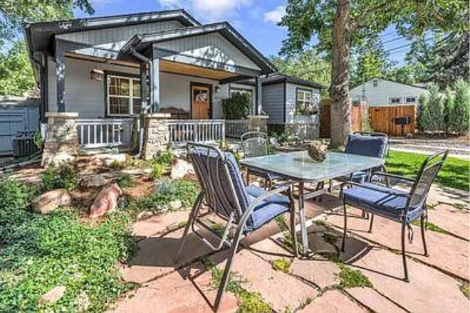 Front yard - 1 Bedroom SUMMER SUBLEASE 3-Bedroom House Next to the Hill - Girls On