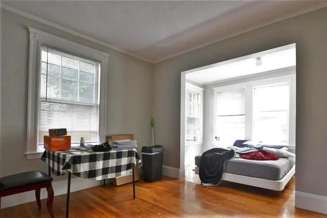 . - NO BROKER FEE 2026-2027 - 6 bedroom, 2 bathroom on Crosby rd Duplex