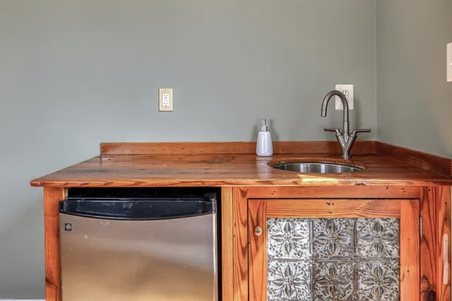 Kitchenette in bedroom - Cozy Row Home In Fed Hill