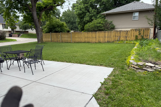 back yard and patio - Room for rent in a home in a safe neighborhood less than 15 minutes from campus and major hospitals