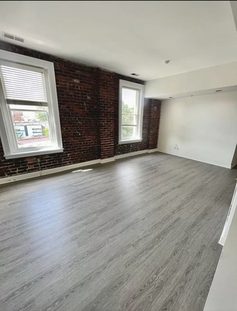 empty living room - Apartment near Monroe