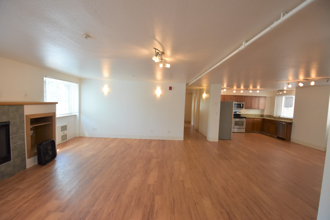 Living room - 1005 12th St. (4 Bed/ 4 Bath)