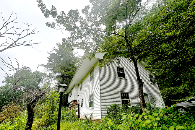 exterior - 4b/2b house for rent in the vicinity of UConn, most utilities included, quiet neighborhood!