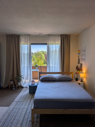Bed - Summer sublease - Private living room
