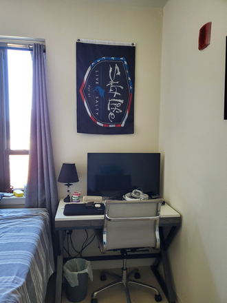 Desk and chair in bedroom - Terrapin Row Apartments