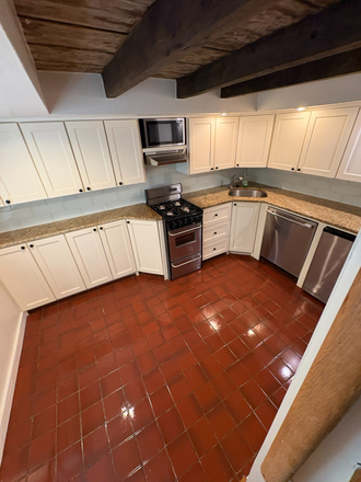 Kitchen - 918 Waverly St. Townhome