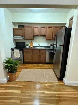 kitchen - Cozy Washington Square 1 bed with updated kitchen - landlord pays the fee! Apartments