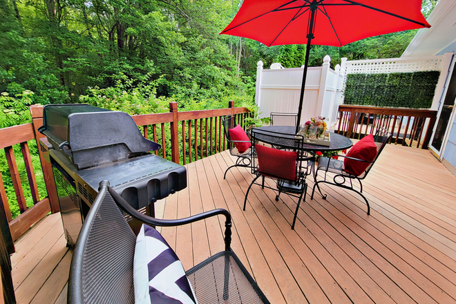 Deck - Newly Renovated 3 Bedroom by Gansett Beach! Washer+Dryer Duplex