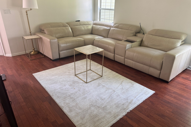 Living room - Student and faculty friendly house