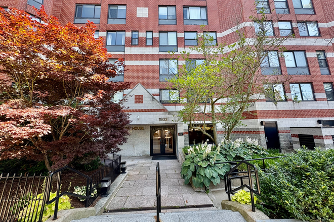 a - Fully furnished large 1 bedroom