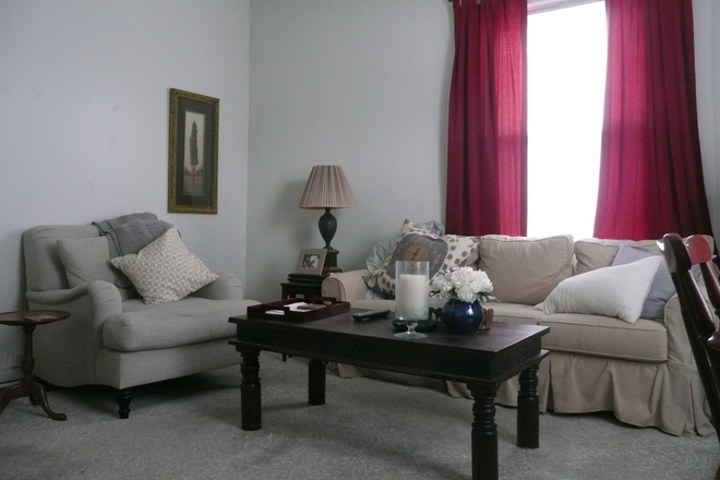 Living Room - Hyde Park on the Square! Duplex