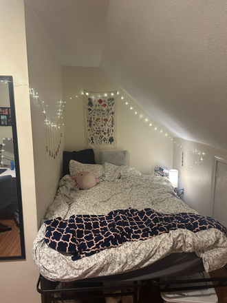 Bedroom - SPRING 2027 SUBLET: Cozy and furnished upstairs bedroom, <10 minute walk from Tufts campus