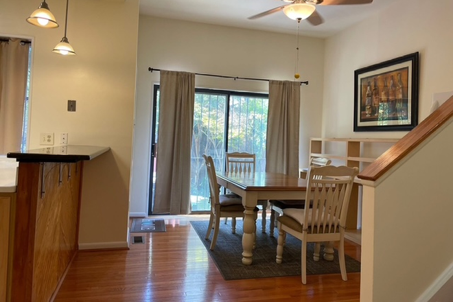 kitchen and dining room area - 102 Scott St ( 4 rooms for rent) Townhome