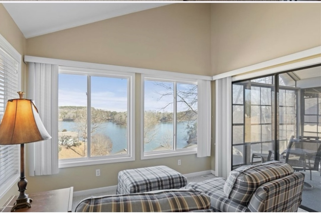 Living Room - On Lake Keowee, close to Clemson