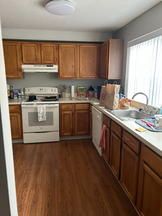 Kitchen - Harbor Point Apartments