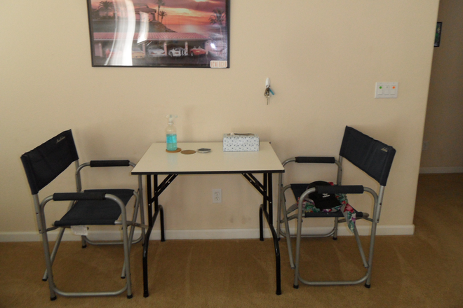 Study area - January Rent Prorated, Furnished, 4.5 months Lease, Ready to Move-in Close to bus stop House