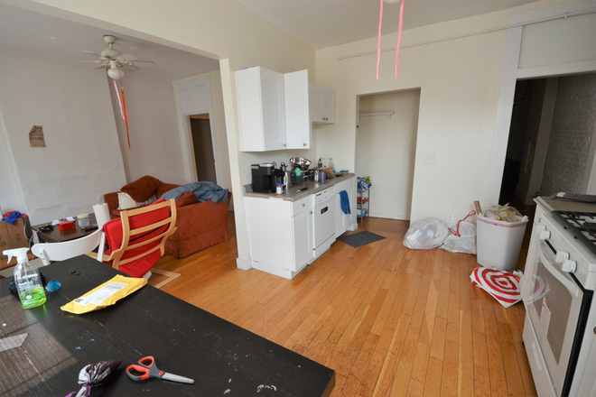 Kitchen - 4 Bed Available 9/1/26! *CONTACT NOAH 603-470-8181