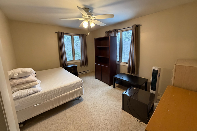 Smaller bedroom - Quiet Nest House