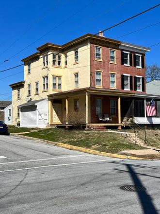 side - 2BR 3rd fl unit. 6/1/25 available Free on-street parking, laundry Apartments