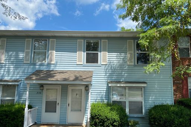 Outside street view - Townhouse close to campus, ~$500 a month, **Need one more!!**