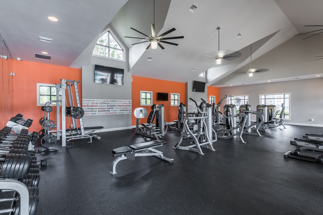 Gym - Knight's Circle Summer relet in a 3x3 all guys unit Apartments