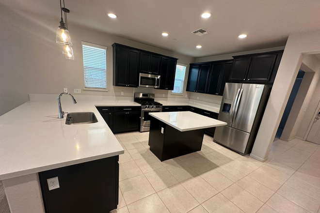 Kitchen - 3 single-occupancy bedrooms available - Moraga neighborhood House