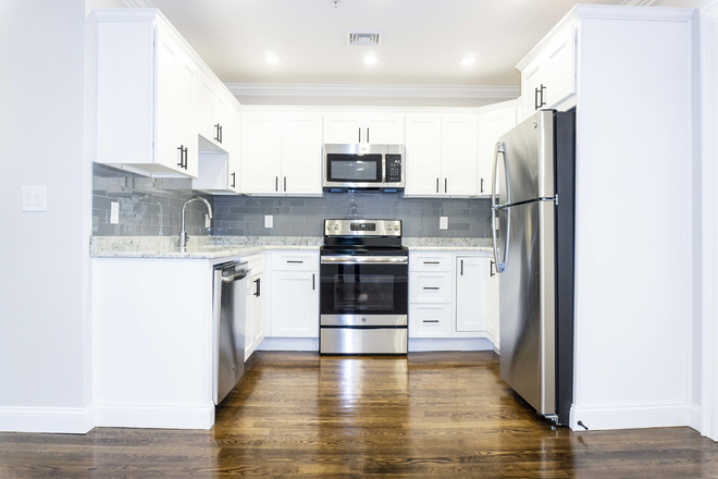 Call NOW for showings! 617-236-8550 - MORRIS ST - *NO FEE* HIGH END TOP FLR 3BR/1BA NEAR MBTA AIRPORT FOR *9/1/2026* W/ IN UNIT LNDRY, DCK Apartments