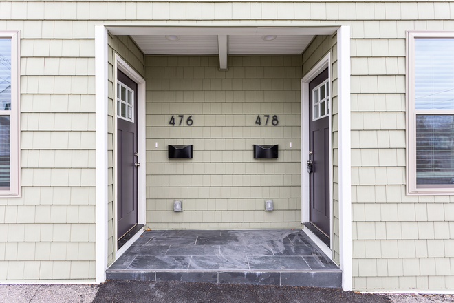 Entry - Luxury 4BR/4.5BA Townhouse-Style Unit with En-Suite Bedrooms, Parking & Deck