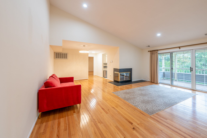 Open Living space (living room, vaulted ceilings) - 2BR apt-Federal Court-Princeton