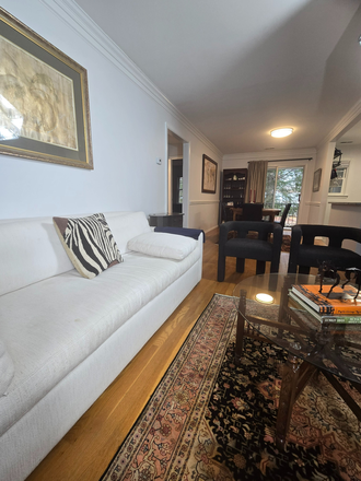 Living Room - Quiet 2 bed / 1 ba Apt Close to UVA Barracks Rd