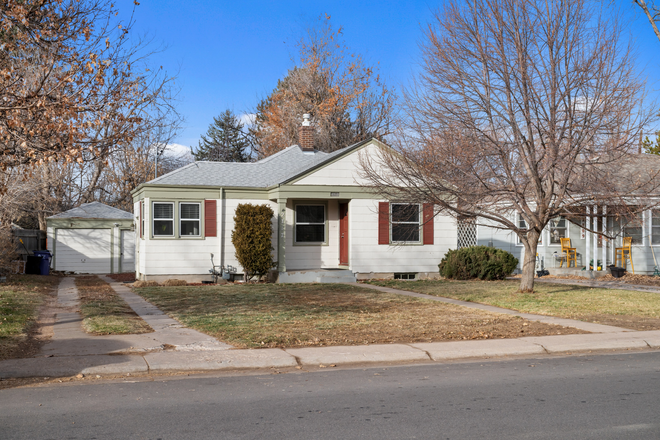 Outside of home and long driveway - 4 Bedroom Home Walkable to DU in South Denver with great backyard!