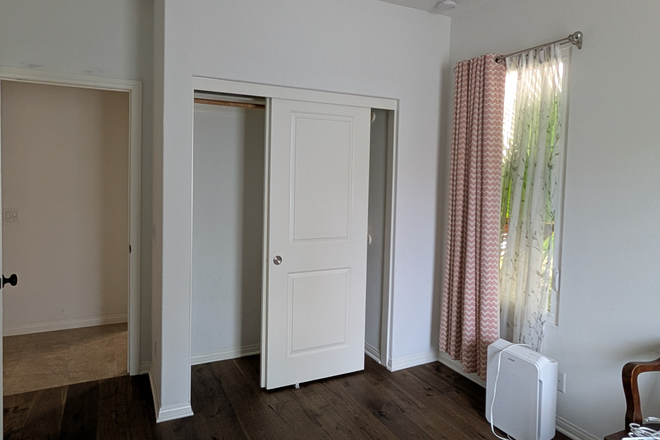 Bright private bedroom with large window and closet - Bright Private Room + Private Bath in Irvine | Utilities Included House