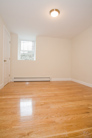 Bedroom 3 - Beautiful 5-bed at the back of Mission Hill Triplex
