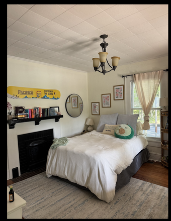 Bedroom - Sublease for Spring 2027, 3 minute walk from campus, great location House