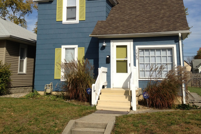 Street View - 4 Bedroom house close to campus AVAILABLE  for the 25/26 school year  starting in June.