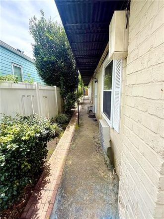 breezeway - Charming/Remodeled Uptown Condo Located right off St Charles. Ave. and walking distance to Audubon P