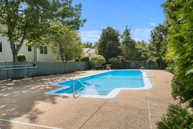 Outside pool - Private Room for Rent with Parking and Pool in Waltham