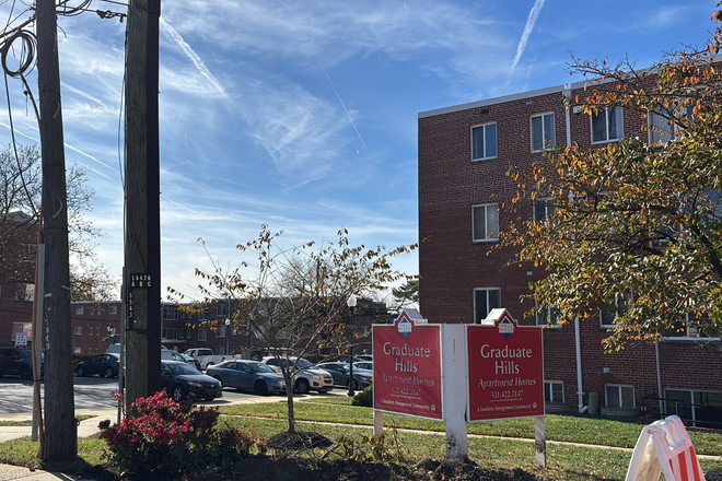 outside - Close to campus full apartment or 2 separate rooms, Graduate hills