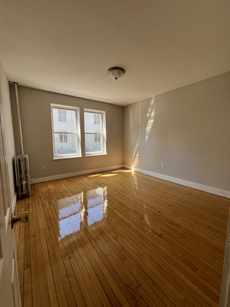 x - Allston 5 Bed 2 Bath Comm Ave Apartments