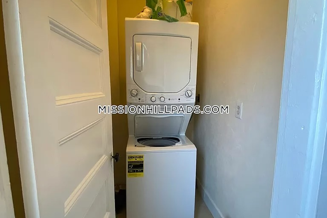 Washer/Dryer - 18 Lawn St 3 Bed 1 Bath Apartments