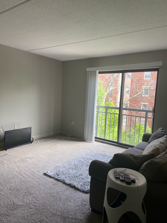 Living Room - SUMMER + LONG-TERM LEASE AVAILABLE — Harbor Point on the Bay Apartments