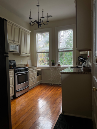 Kitchen - 182B Ashley Avenue 2nd floor home-directly across the street from MUSC campus - walk to school/work