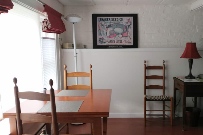 Dining Area - Garden Entrance Suite with Kitchenette Apartments