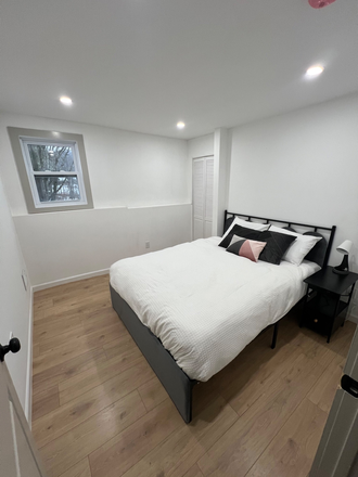 Queen Bedroom 1 - 3 bedroom in Hadley FULLY FURNISHED academic year lease!