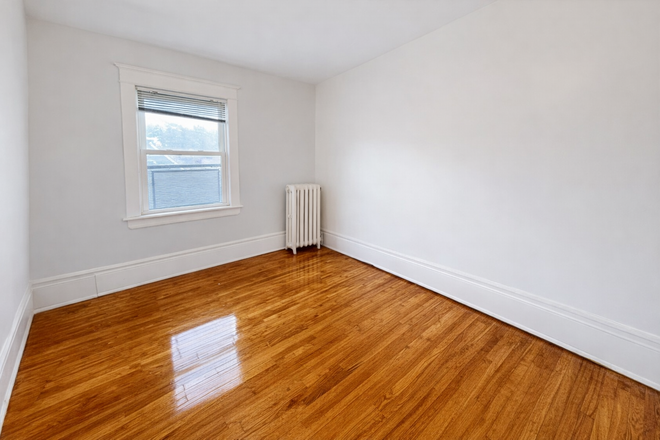Bedroom - !!! 5 Bed 1 Bath Apt Near University of St Thomas !!!
