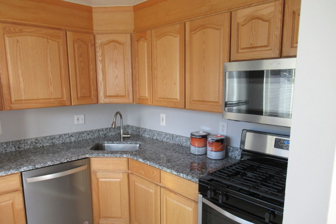 Kitchen - Beautiful 1/1 Great Location! Close to DU, restaurants and shops Condo