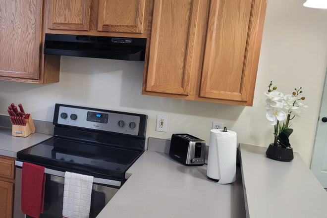 Kitchen - Townhouse, close to UF and Hospitals