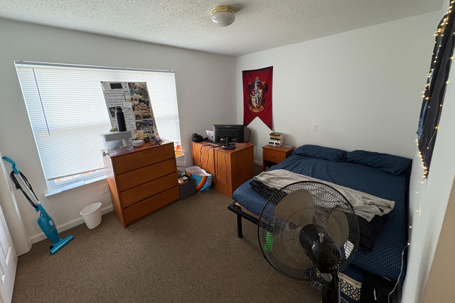 Bedroom angle 1 - Courtyards - Building 600 Apartments