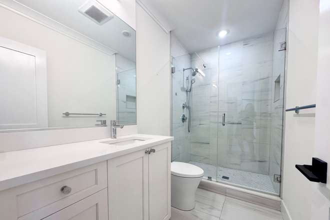 Bathroom - 4 Bed 2 bath recently renovated! Central air laundry in unit Apartments
